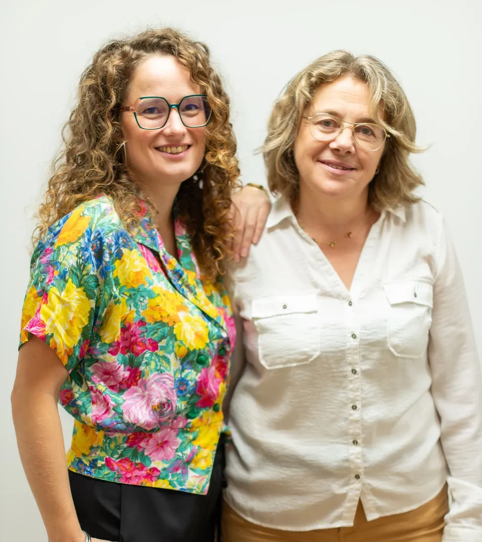 Marjorie Anglade et Muriel Saffroy, associées fondatrices d'Un Seul Souffle, côte à côte et souriantes